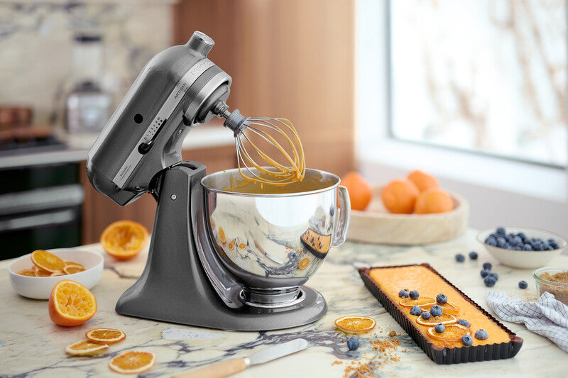 KitchenAid 4,8 L 5KSM175 Artisan Küchenmaschine Pastrylover mit Kunststofffleischwolf+Spritzgebäckvorsatz und Patisserie Buch