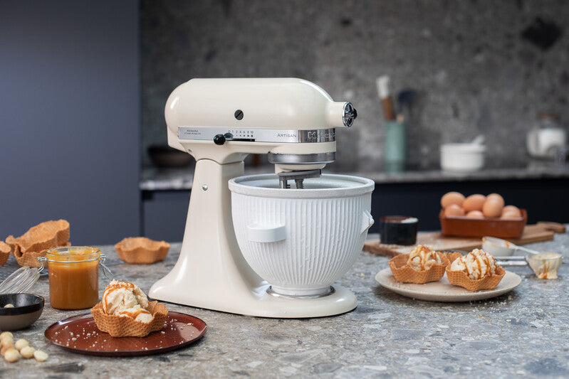 KitchenAid 4,8 L 5KSM175 Artisan Küchenmaschine Meatlover mit Ganzmetall- Fleischwolf und Spritzgebäckvorsatz