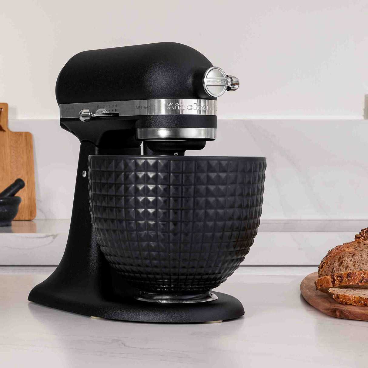 Monochrome Collection: KitchenAid Artisan 4,7 Liter Gusseisen Schwarz KSM156 Küchenmaschine