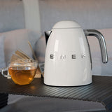 Smeg 50's Wasserkocher mit regelbarer Temperatureinstellung 1,7 L