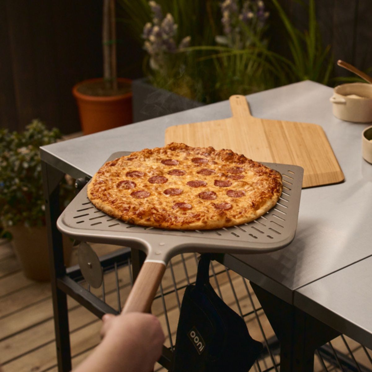 Ooni Signature Pizzaschieber perforiert