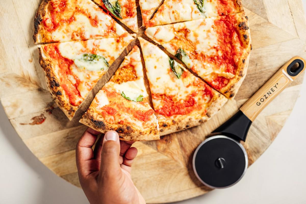 Gozney Zubehörpaket 2 mit Thermometer, Pizzaschneider und Teigschneider