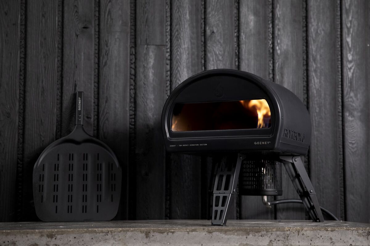 Gozney Roccbox Pizzaofen mit Abdeckhaube
